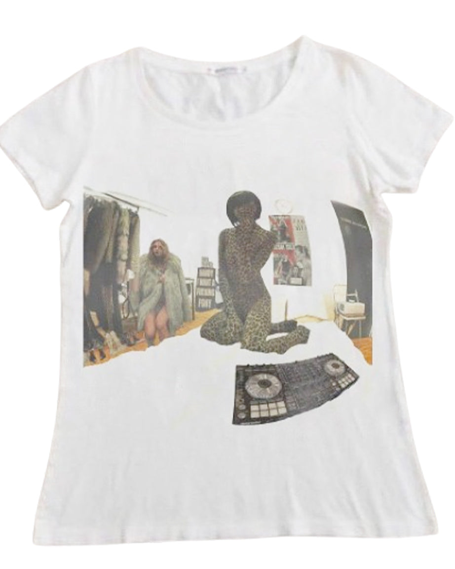 Chic Hangout Tee